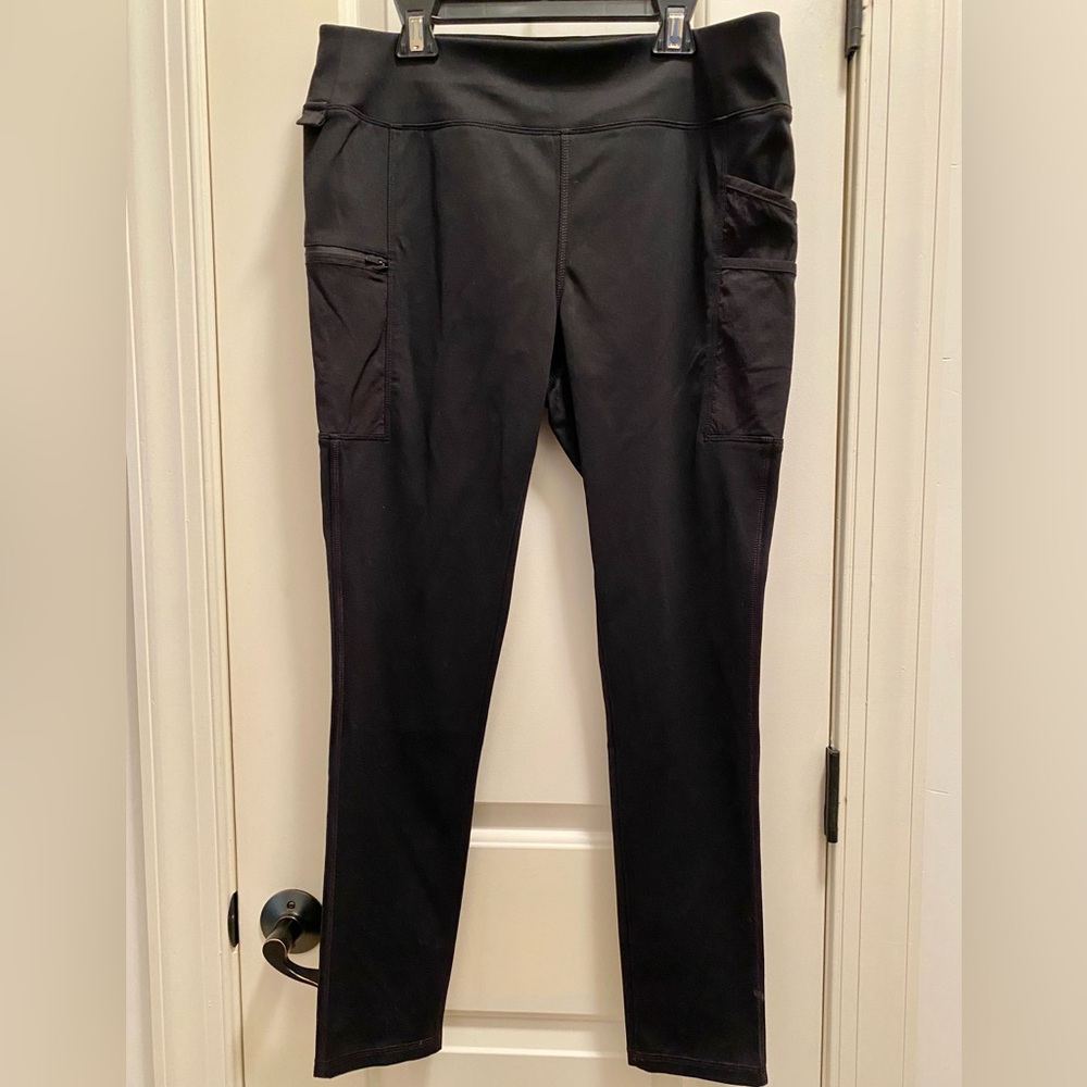 Carhartt black nylon stretch utility skinny pants waist 17” hips 20” length 28”